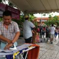 En el parque de la marimba se realizó "zeromachos": hombres realizando actividades domésticas. Foto: Carmén Villa. 