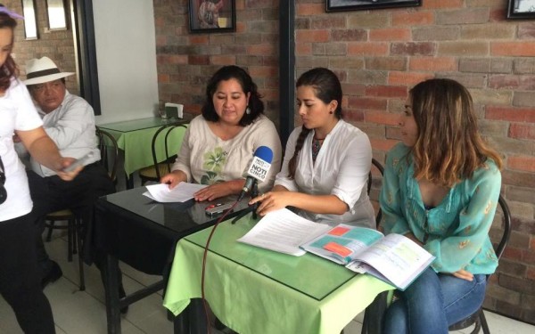 Michelle Domínguez, Selene Domínguez y Karen Padilla, ofrecieron una conferencia de prensa para dar a conocer la convocatoria. Foto: Chiapas PARALELO