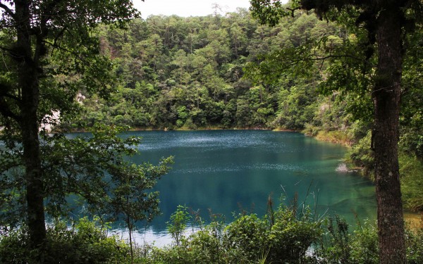 Como espejos verde o azul turquesa, lagos de Montebello. Foto: Elizabeth Ruiz