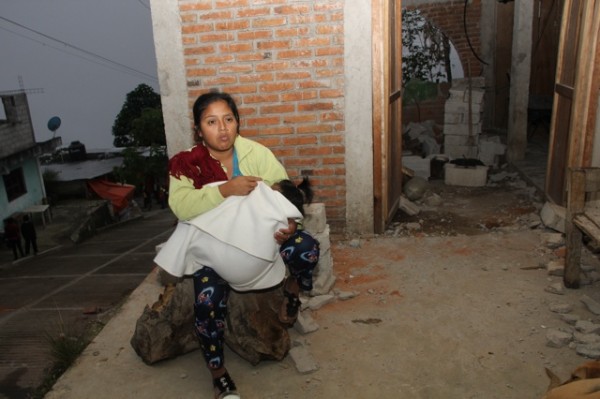 Familia de la zona sierra perdió su vivienda. Foto: Elizabeth Ruiz