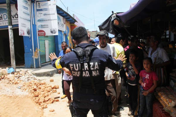 Fuerza Ciudadana en las labores de ayuda. Foto. Elizabeth Ruiz