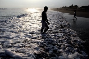 Niños en Playa del Sol, Tonalá, Chiapas, disfrutan de sus vacaciones. Foto: Elizabeth Ruiz. 