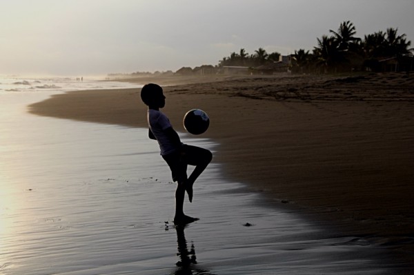 Niños en Playa del Sol, Tonalá, Chiapas, disfrutan de sus vacaciones. Foto: Elizabeth Ruiz. 