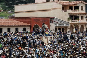 Elecciones en San Juan Chamula, municipio de los Altos de Chiapas que se rige por usos y costumbres. 1 de Julio de 2007. Foto: Ariel Silva