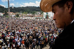 Elecciones en San Juan Chamula, municipio de los Altos de Chiapas que se rige por usos y costumbres. 1 de Julio de 2007. Foto: Ariel Silva