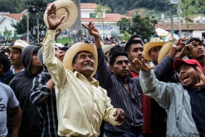 Elecciones en San Juan Chamula, municipio de los Altos de Chiapas que se rige por usos y costumbres. 1 de Julio de 2007. Foto: Ariel Silva