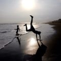 Niños en Playa del Sol, Tonalá, Chiapas, disfrutan de sus vacaciones. Foto: Elizabeth Ruiz. 