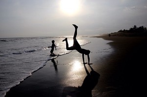 Niños en Playa del Sol, Tonalá, Chiapas, disfrutan de sus vacaciones. Foto: Elizabeth Ruiz. 