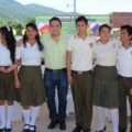 Fidel Álvarez, en una clausura de cursos de secundaria. Foto tomada de su cuenta de Twitter.