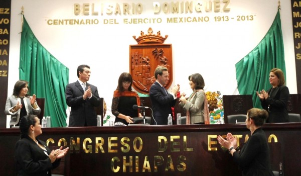 Reconocen destacada labor literaria y humanística de la escritora mexicana. "No imagino un quehacer más pródigo que este con el que dí como si no me quedara otro remedio", dijo la galardonada 