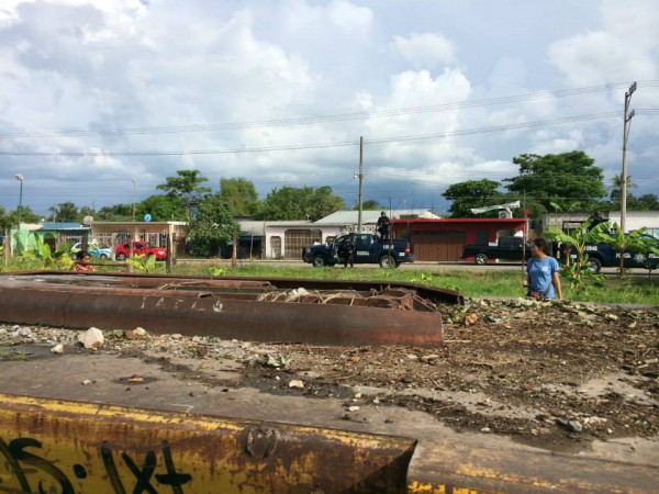 a Estación del tren en Tenosique fue rodeada por 5 patrullas de la Policía Federal. Foto: La 72