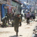 Militares coadyuvan en las labores de limpieza y reconstrucción en San Cristóbal de las Casas. Foto: Elizabeth Ruiz