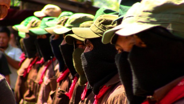 EZLN en apoyo a normalistas de Ayotzinapa. Foto: Saúl Kak