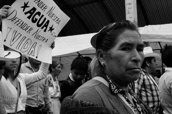 Marcha anti-minería en la cabecera municipal de Ixtacamaxtitlán. Foto: Ana Karen de la Torre