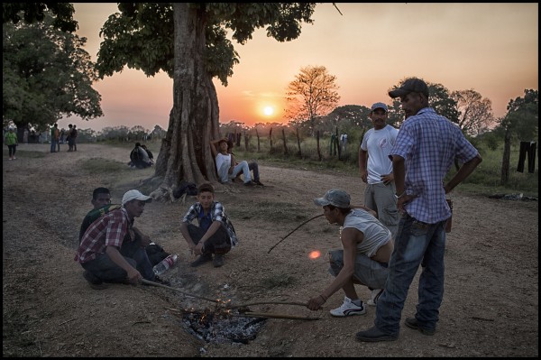 Un poco de la vida cotidiana en el Albergue para migrantes la 72. Un dia antes de que se  de inicio a la caminata del "Viacrucis del Migrante" que planea llegar a Palenque. Foto: Iván Castaneira