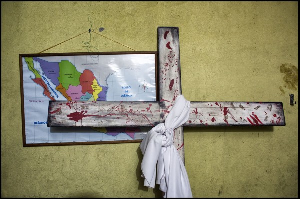 Un poco de la vida cotidiana en el Albergue para migrantes la 72. Un dia antes de que se  de inicio a la caminata del "Viacrucis del Migrante" que planea llegar a Palenque. Foto: Iván Castaneira