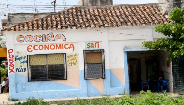 Cocinas económicas, cerradas por falta de clientes en Arriaga. Foto: Elizabeth Ruiz