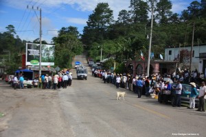 La manifestación se llevó a cabo sin ningún incidente. No hubo gente en estado de ebriedad, no se pidió dinero, no se bloqueó la carretera y que a nadie se le impidió el pasó.