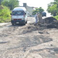 Tiene más de un año la problemática del pésimo estado del acceso hacia estas colonias. Foto: Cesar Solis 