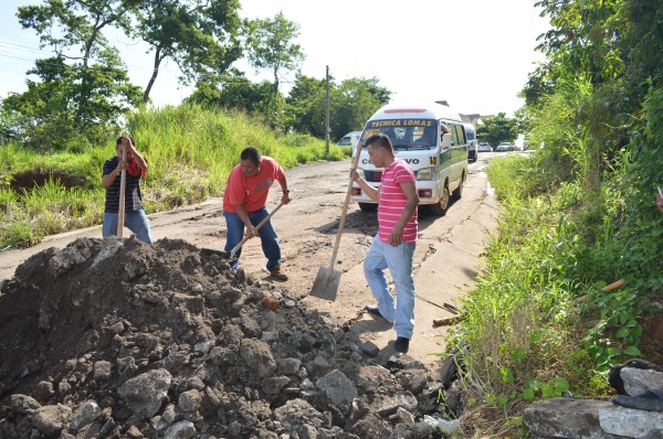 En Lomas de Sayula, Tapachula, el camino está despedazado. Foto: Cesar Rodríguez