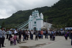 “Del presupuesto al hecho, que no haya trecho”: habitantes de Chenalhó. Foto: Cortesía