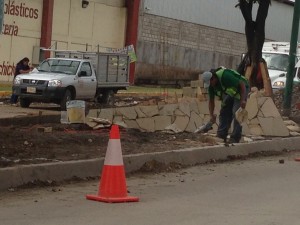 En el Libramiento Sur se  ha iniciado la construcción de triángulos, emblema del gobierno de Manuel Velasco.