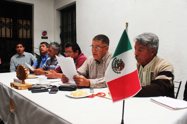 Pobladores de la junta auxiliar de San Ana Xalmimilulco-Puebla denunciaron abusos.