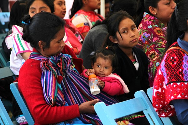 Insuficiencia de recursos alimenticios es una de las principales carencias de las mujeres indígenas en México. Foto: Elizabeth Ruiz 