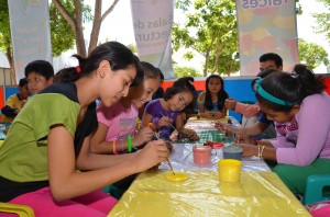 Hubo un tiempo en que, al publicarse  los libros, se exhibían en las librerías y a ellas acudían los lectores interesados para enterarse de las novedades en sus respectivos campos o, aquellos lectores por placer, que buscan los títulos literarios y en general,  los que atraían su curiosidad.