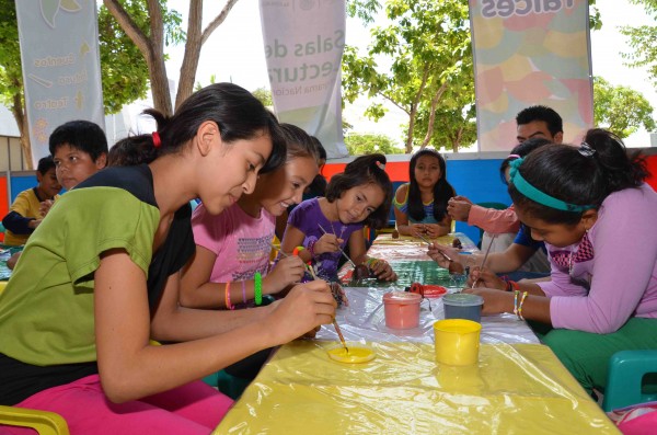 Telleres y presentaciones de libros destinados a niños y niñas, durante la Tercera Feria Internacional del Libro Chiapas-Centroamérica 2014