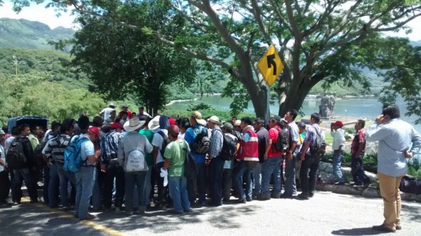 Trabajadores de Chiapas desplazados por CFE. Foto: Cortesía