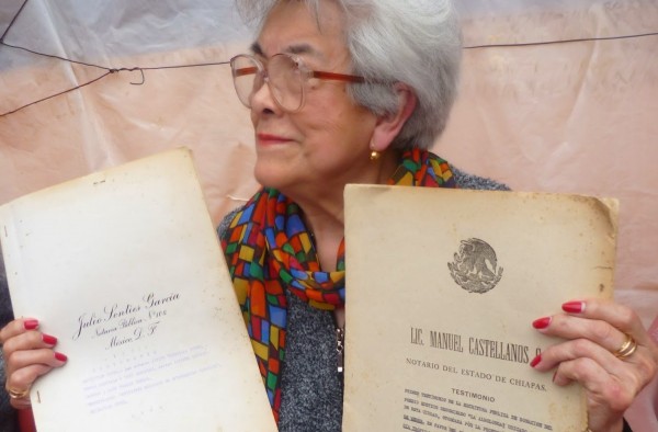 Carmen Portillo, denunciando en conferencia de prensa en San Cristóbal de Las Casas el martes por la mañana. Foto: Chiapas PARALELO