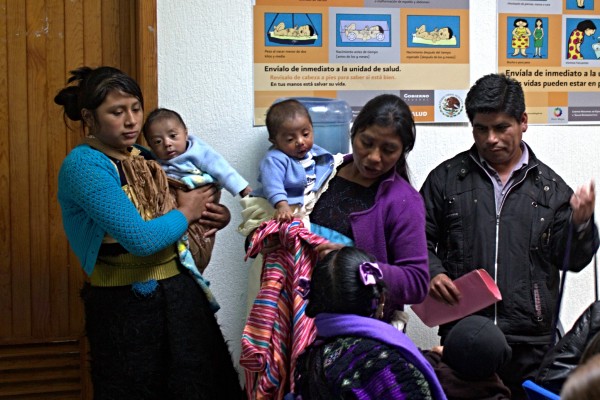 Mujeres embarazadas en espera de atención en hospitales públicos de Chiapas. Foto: Elizabeth Ruiz