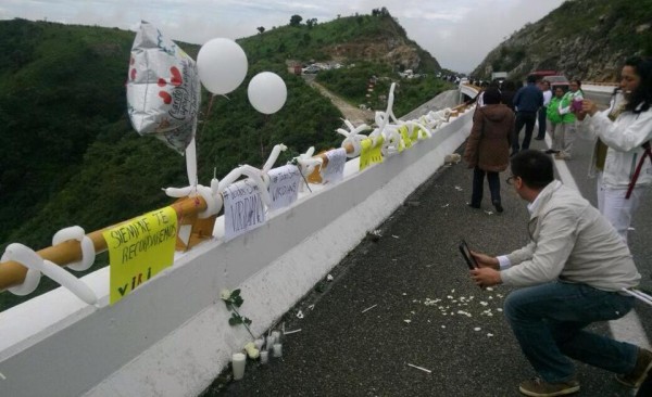 Ofrenda floral y ceremonia religiosa por Viridians. Foto: Chiapas PARALELO