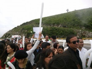 Amigos, familiares y activistas solidarios se sumaron a la manifestación para exigir castigo al victimario de Viridians. Foto: Chiapas PARALELO