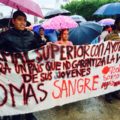 Maestros y estudiantes normalistas no para con sus acciones en Chiapas en solidaridad con Ayotzinapa. 