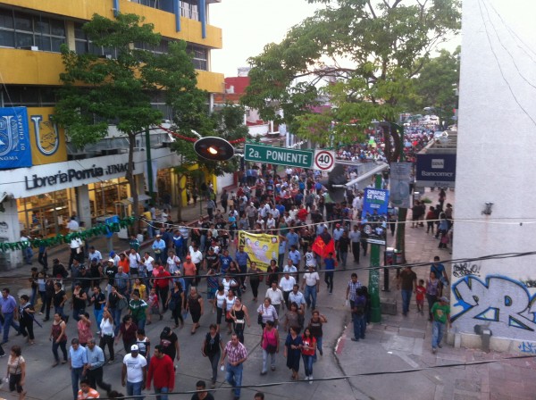 El contingente de maestros de la sección VII en Tuxtla Gutiérrez. Foto: Sandra de los Santos/Chiapas PARALELO. 