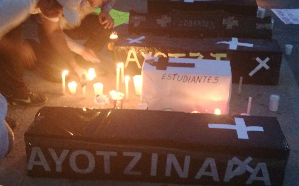 Manifestación para exigir justicia para normalistas de Ayotzinapa. Foto: Chiapas Paralelo
