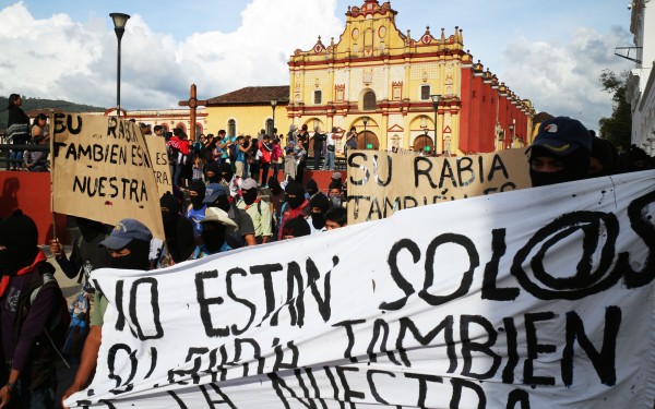 Zapatistas por Ayotzinapa. Foto: Elizabeth Ruiz
