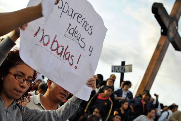 Jóvenes de Chiapas por Ayotzinapa. Foto: El Vlas