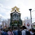 Unos 800 habitantes de los barrios de San Andrés y San Pedro realizan inédita procesión y se encomiendan a la patrona del Santuario de los Remedios. Foto:LadoB