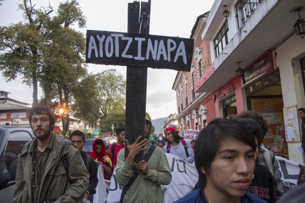 Ayotzinapa presente en Chiapas. Foto: Moysés Zúñiga