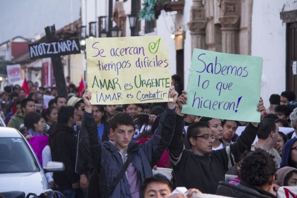 Ante la represión, mensajes de paz. Foto: Moysés Zúñiga