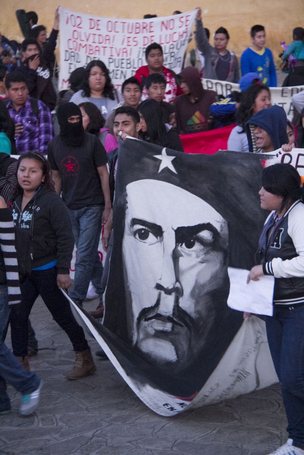 El Che Guevara, presente en las marchas de estudiantes de Chiapas. Foto: Moysés Zúñiga