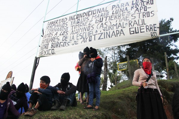 El EZLN ha realizado diversas manifestaciones de apoyo a las familias de los 43 estudiantes de Ayotzinapa desaparecidos el 26 de septiembre de 2014. Foto de Archivo: Elizabeth Ruiz