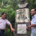 Activistas de Todos somos Tuxtla y Creciendo Juntos por Chiapas presentes en el acto para declarar monumento a la corrupción y la impunidad el busto de Juan Sabines Guerrero.