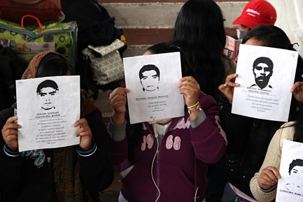 Estudiantes de San Cristóbal en apoyo a Ayotzinapa. Foto: Elizabeth Ruiz
