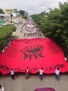Normalistas marcharon el viernes 17 en Tuxtla Gutiérrez. Foto: Isaín Mandujano