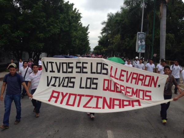En Foro de Denuncia: por justicia y presentación con vida de los detenidos desaparecidos condenan desaparición de normalistas de Ayotzinapa. Foto: Isaín Mandujano