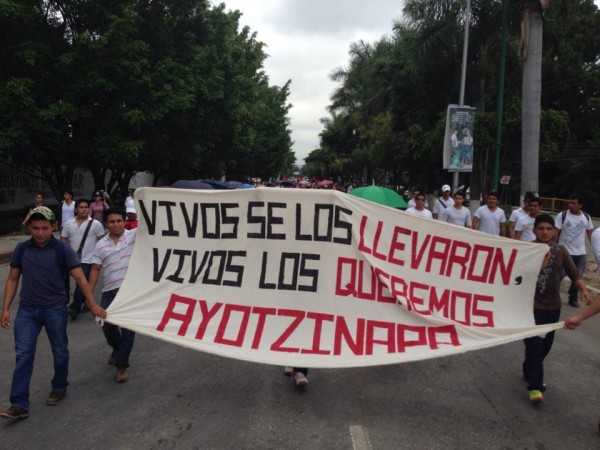 En Foro de Denuncia: por justicia y presentación con vida de los detenidos desaparecidos condenan desaparición de normalistas de Ayotzinapa. Foto: Isaín Mandujano